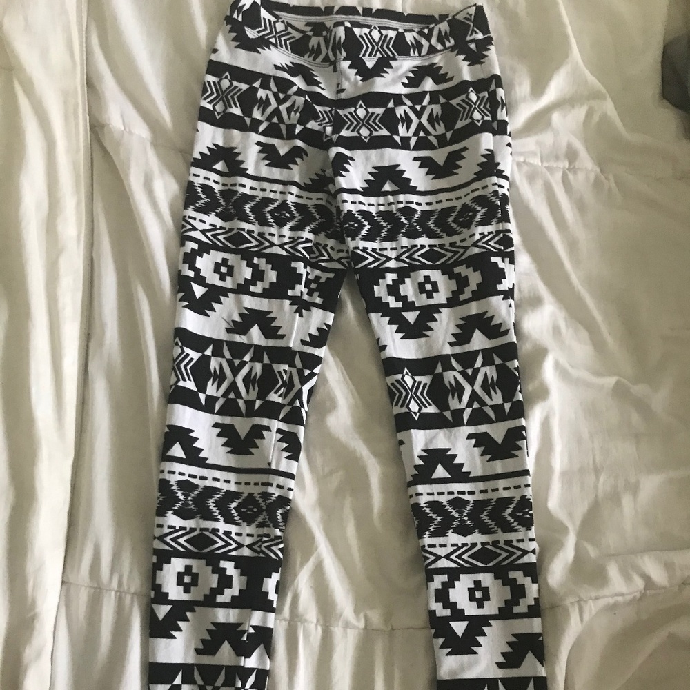 Black and White Patterned Leggings
